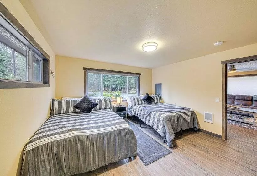 Scenic Priest Lake Vacation Rental: Deck + Views!