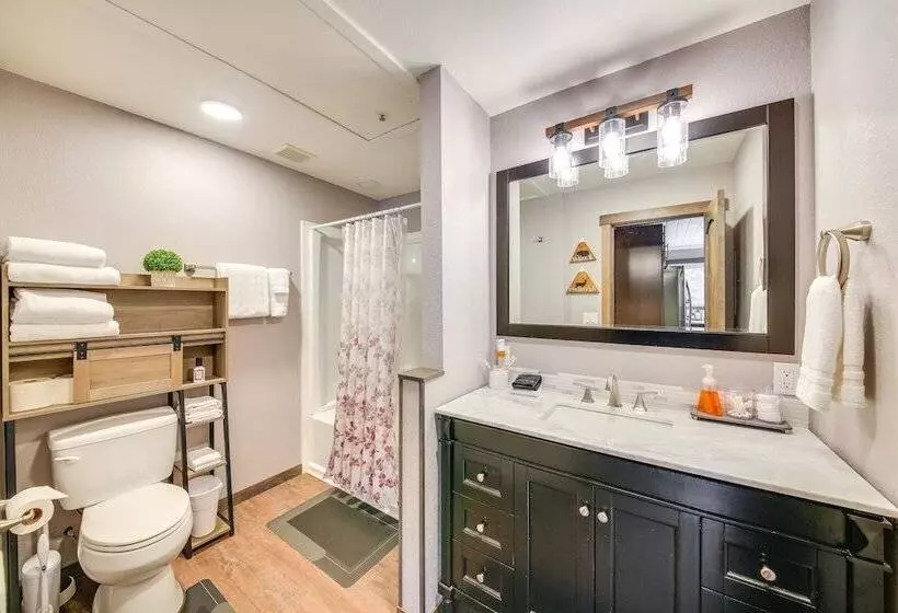 Scenic Priest Lake Vacation Rental: Deck + Views!