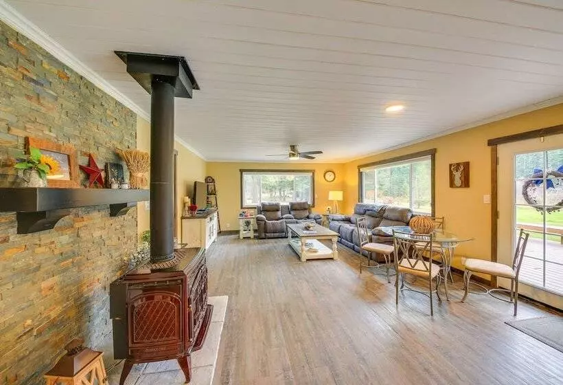 Scenic Priest Lake Vacation Rental: Deck + Views!