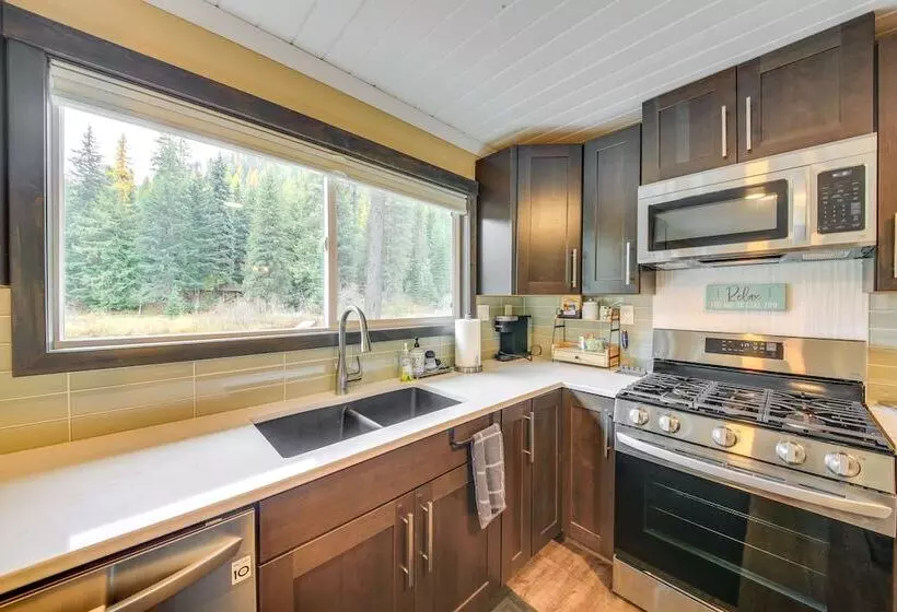 Scenic Priest Lake Vacation Rental: Deck + Views!