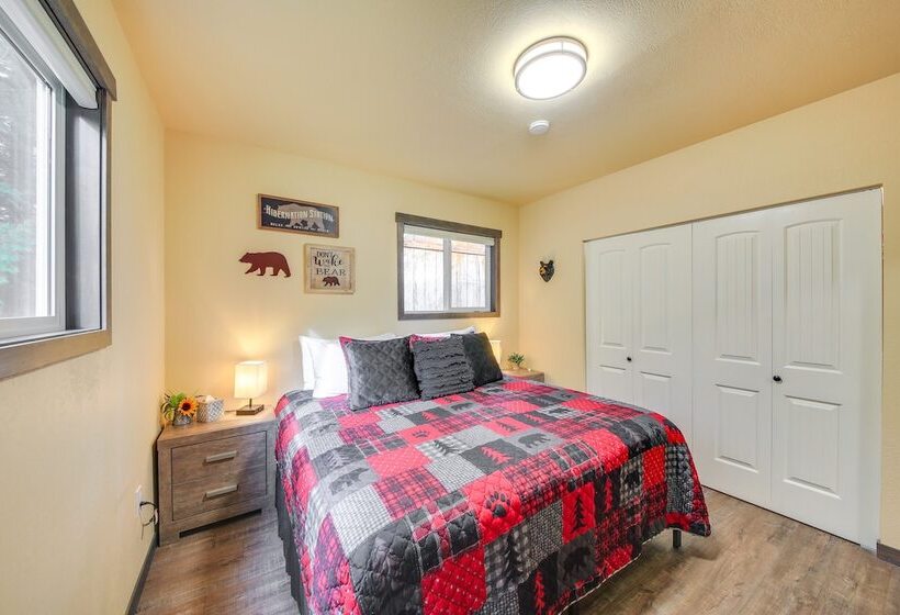 Scenic Priest Lake Vacation Rental: Deck + Views!