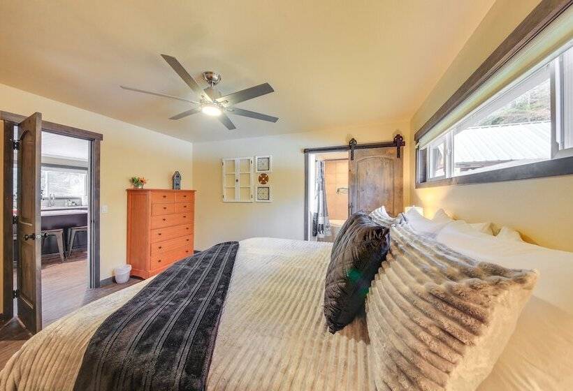 Scenic Priest Lake Vacation Rental: Deck + Views!