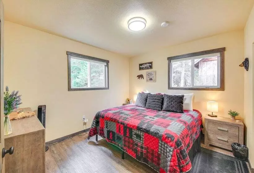 Scenic Priest Lake Vacation Rental: Deck + Views!