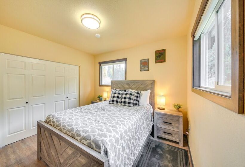 Scenic Priest Lake Vacation Rental: Deck + Views!