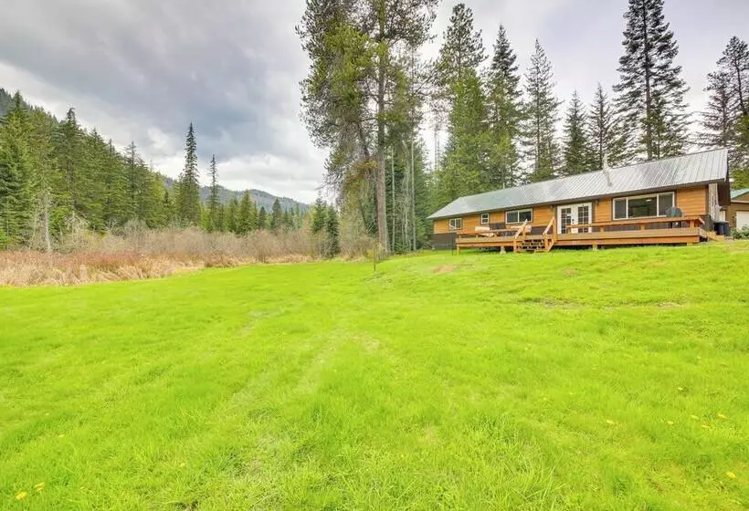 Scenic Priest Lake Vacation Rental: Deck + Views!