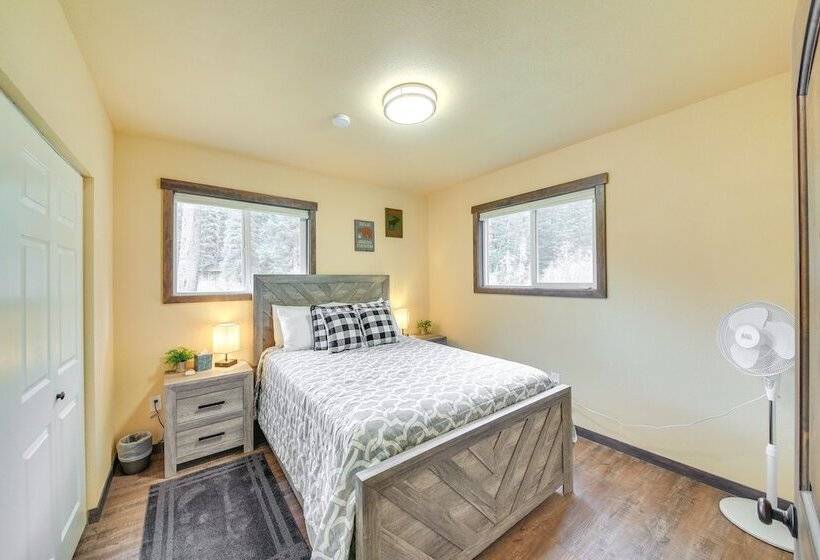 Scenic Priest Lake Vacation Rental: Deck + Views!