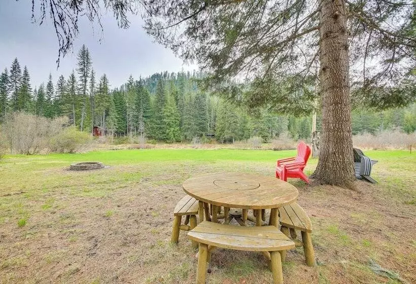 Scenic Priest Lake Vacation Rental: Deck + Views!