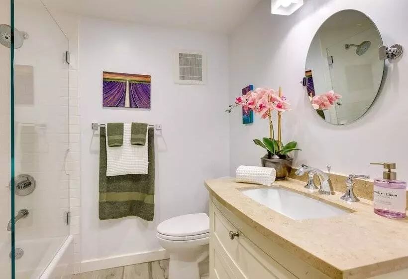 Serene San Anselmo Hideaway W/ Private Hot Tub!