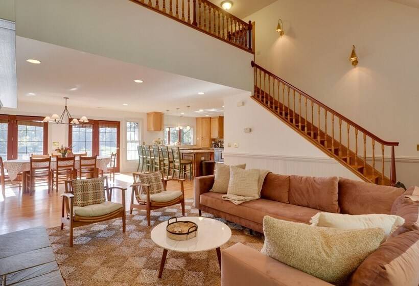 Spacious Family Friendly Virginia Home On 5 Acres!