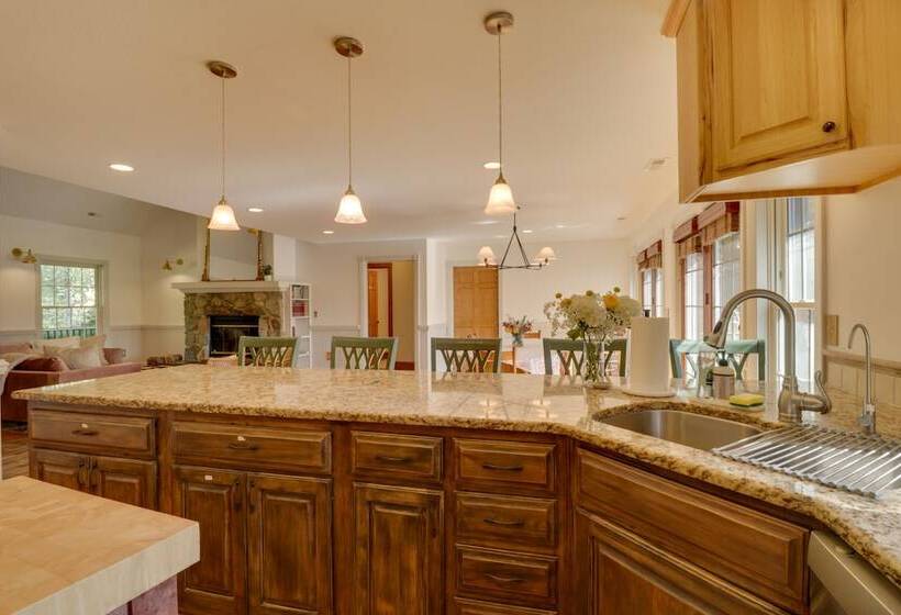 Spacious Family Friendly Virginia Home On 5 Acres!