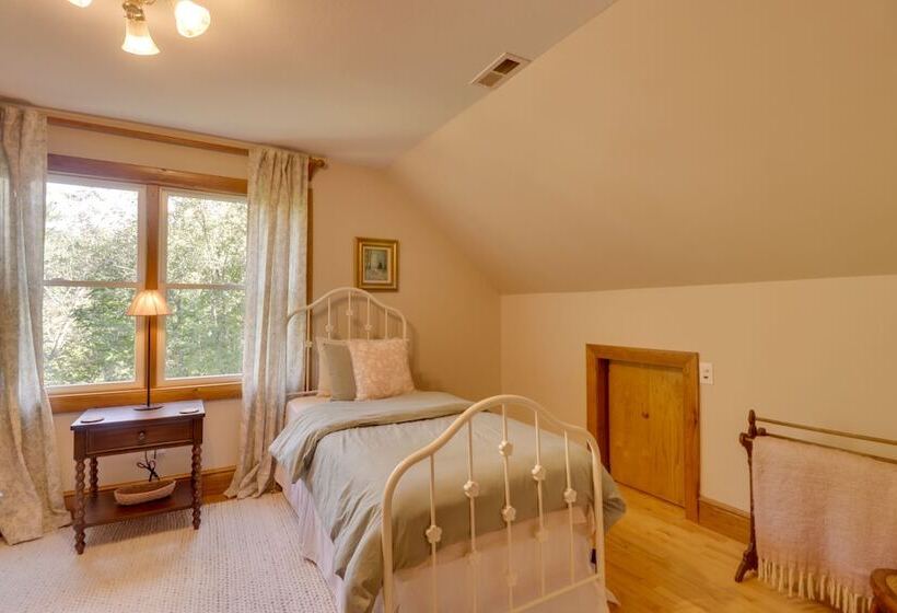 Spacious Family Friendly Virginia Home On 5 Acres!