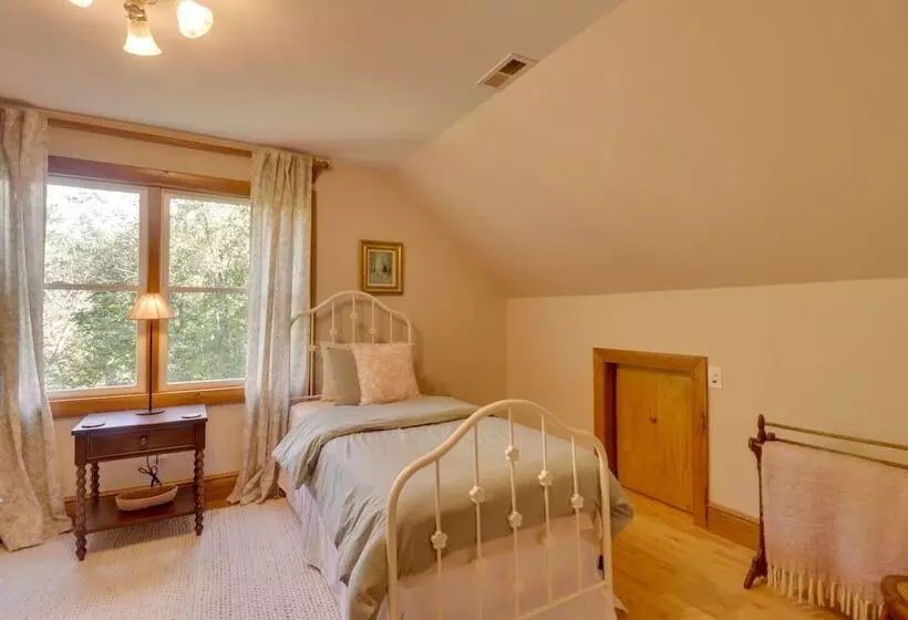 Spacious Family Friendly Virginia Home On 5 Acres!