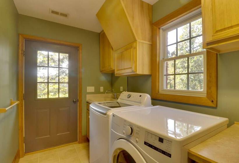 Spacious Family Friendly Virginia Home On 5 Acres!