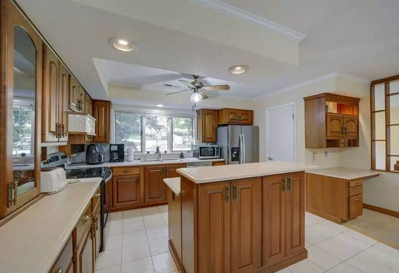 Spacious North Carolina Retreat   Patio & Fire Pit