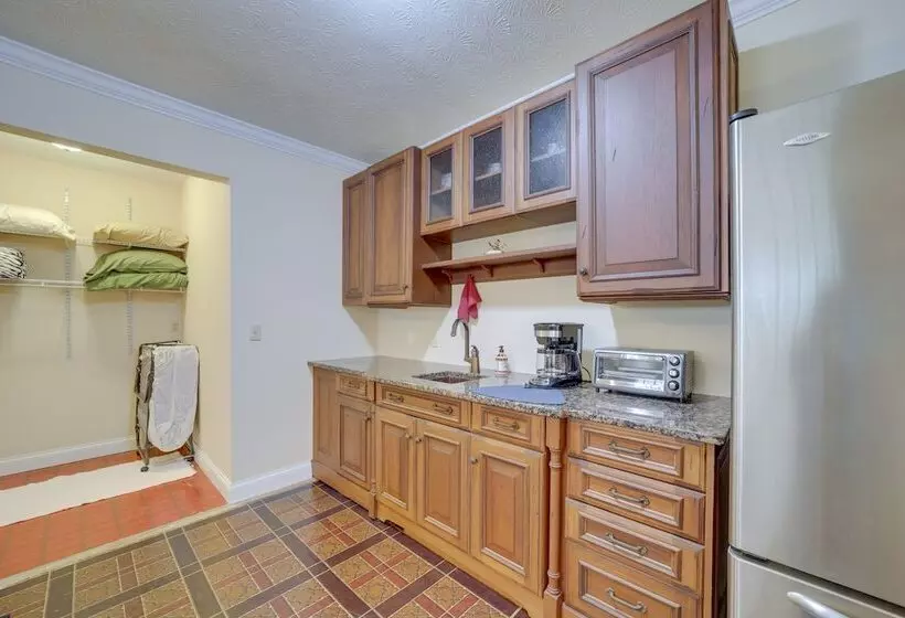 Spacious North Carolina Retreat   Patio & Fire Pit