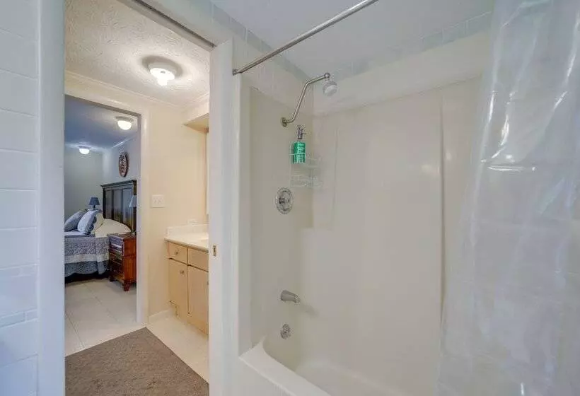 Spacious North Carolina Retreat   Patio & Fire Pit