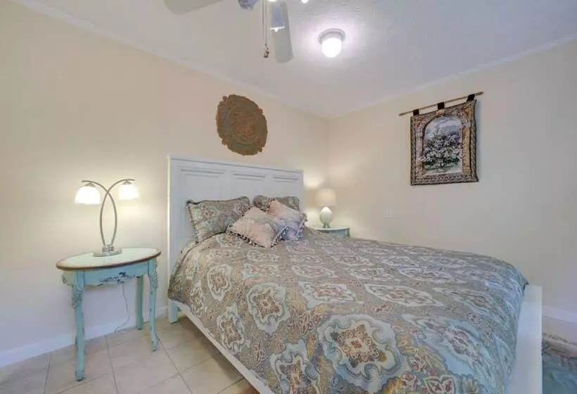 Spacious North Carolina Retreat   Patio & Fire Pit