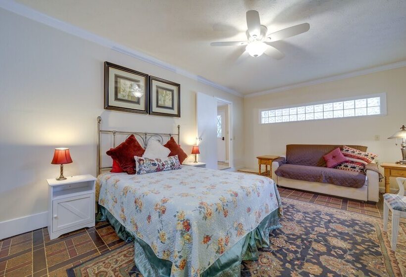 Spacious North Carolina Retreat   Patio & Fire Pit