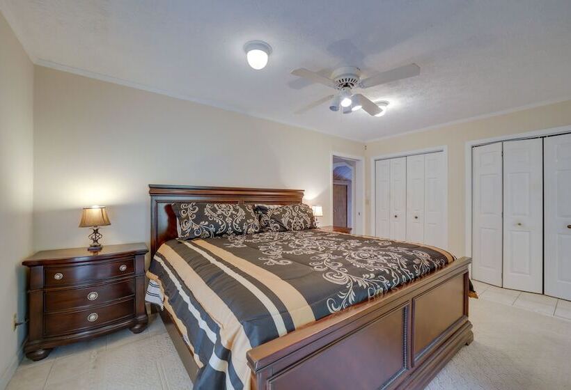 Spacious North Carolina Retreat   Patio & Fire Pit