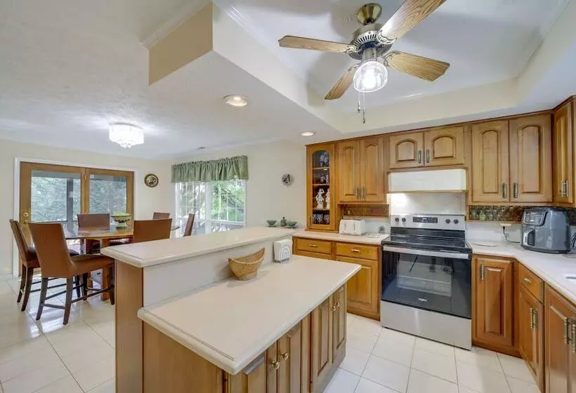 Spacious North Carolina Retreat   Patio & Fire Pit