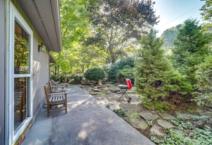 Spacious North Carolina Retreat   Patio & Fire Pit