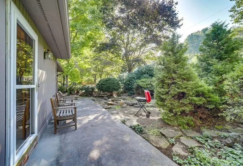 Spacious North Carolina Retreat   Patio & Fire Pit