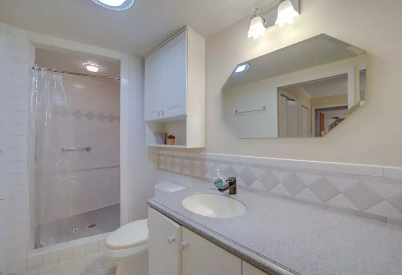 Spacious North Carolina Retreat   Patio & Fire Pit