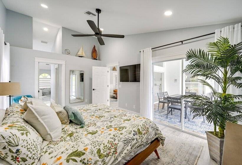 Stunning Naples Home W/ Pool, Patio, Water Views