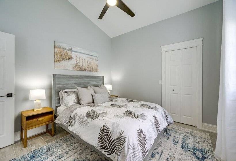 Stunning Naples Home W/ Pool, Patio, Water Views