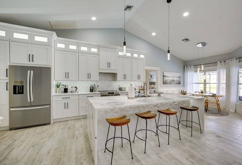 Stunning Naples Home W/ Pool, Patio, Water Views