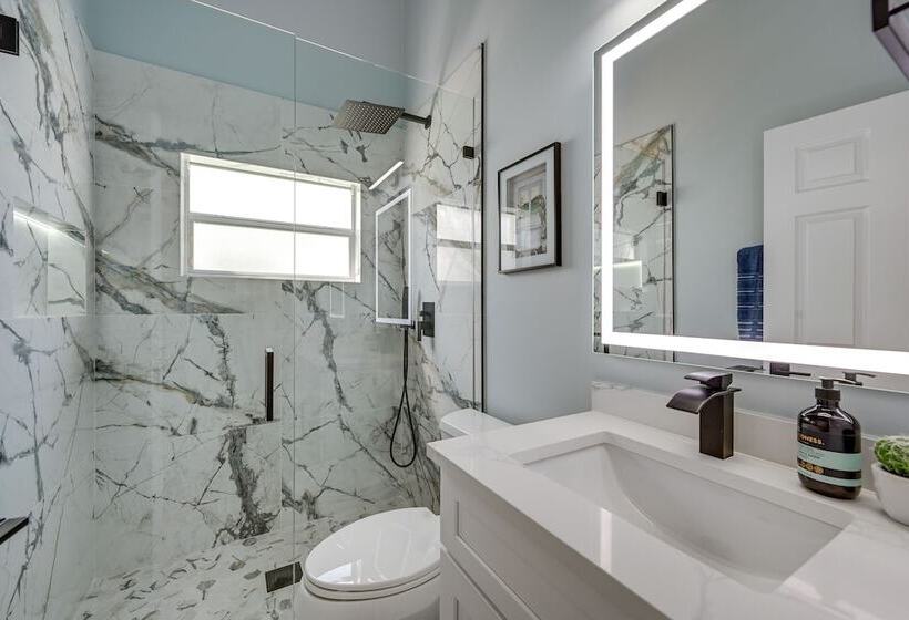 Stunning Naples Home W/ Pool, Patio, Water Views