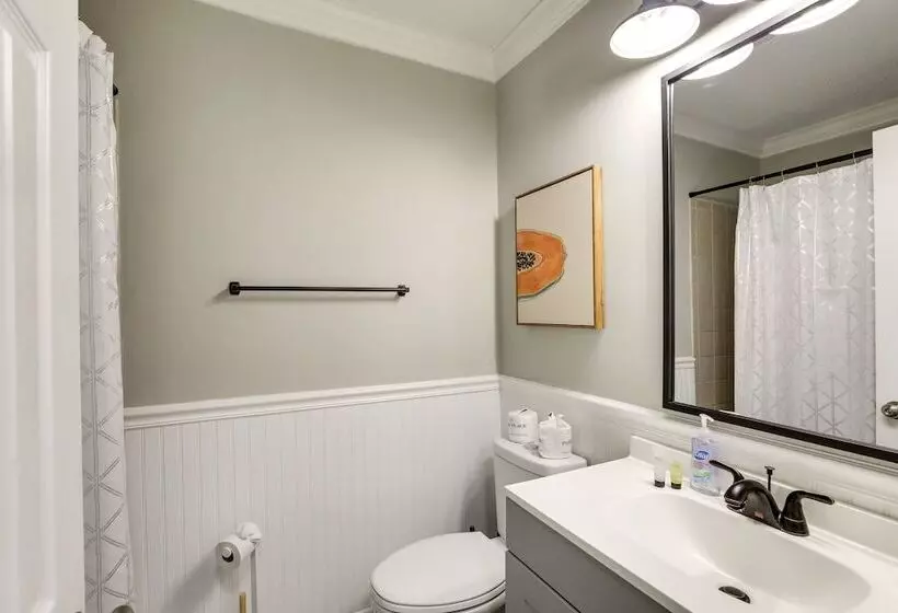 Summerville Vacation Rental: 4 Mi To Downtown!