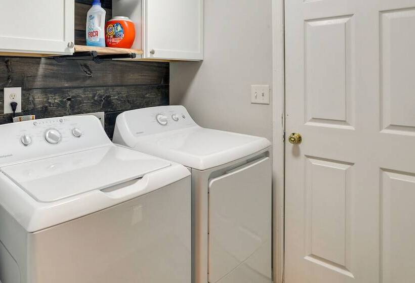 Summerville Vacation Rental: 4 Mi To Downtown!