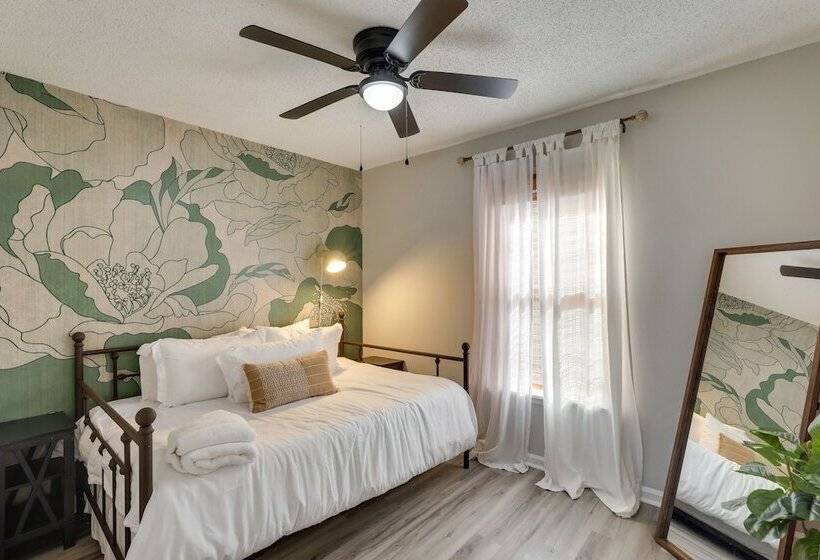 Summerville Vacation Rental: 4 Mi To Downtown!