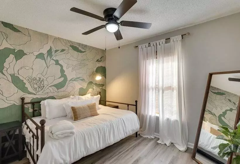 Summerville Vacation Rental: 4 Mi To Downtown!