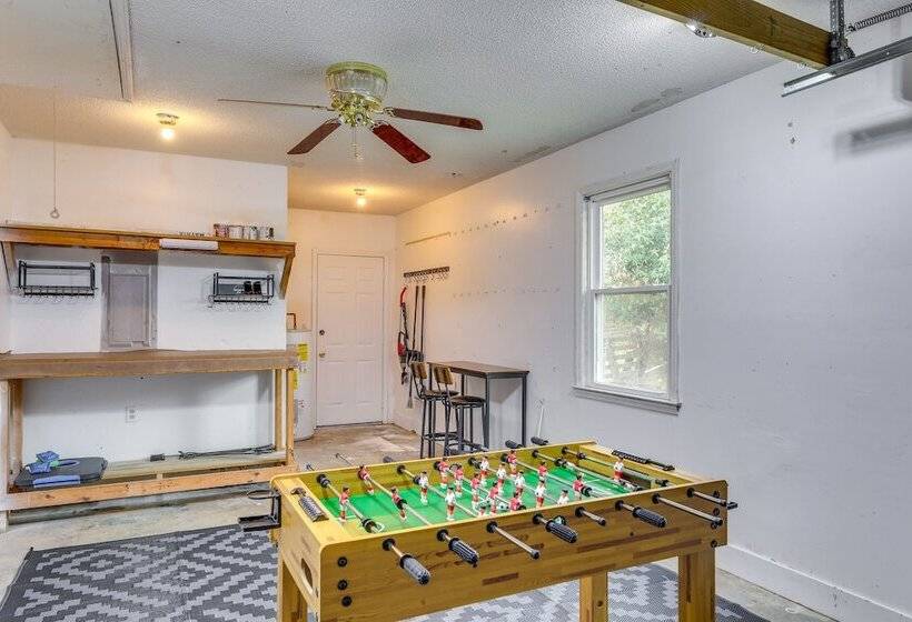 Summerville Vacation Rental: 4 Mi To Downtown!