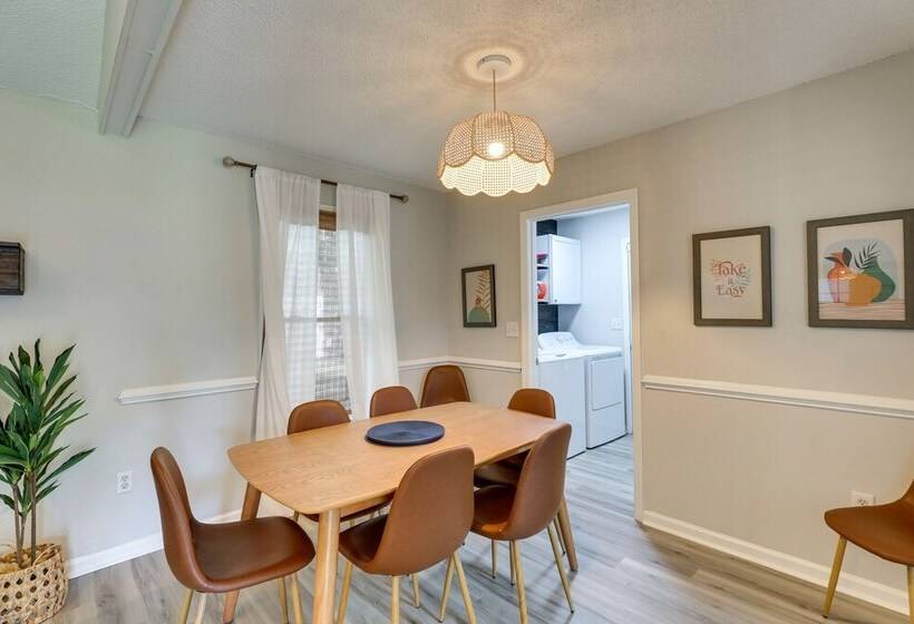 Summerville Vacation Rental: 4 Mi To Downtown!