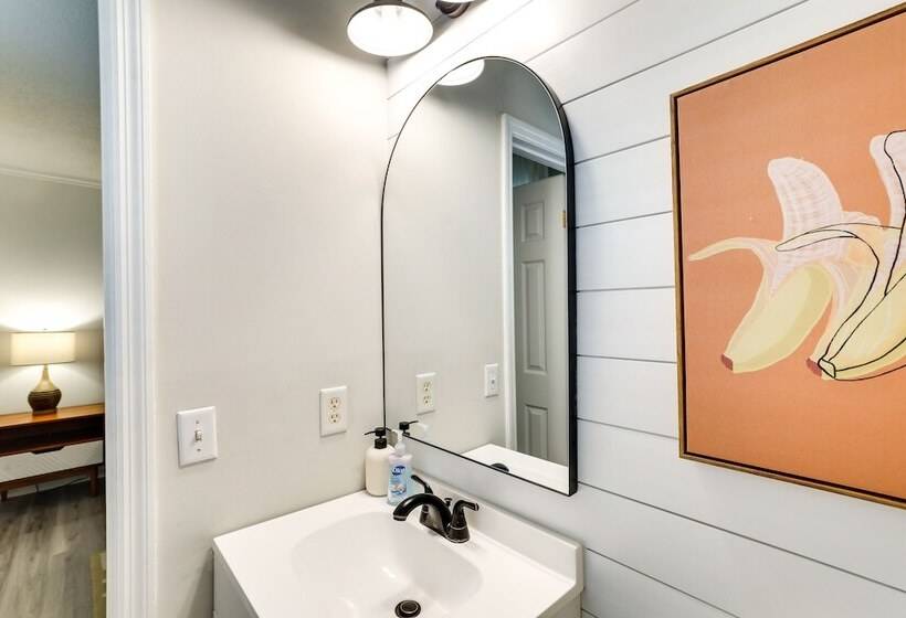 Summerville Vacation Rental: 4 Mi To Downtown!