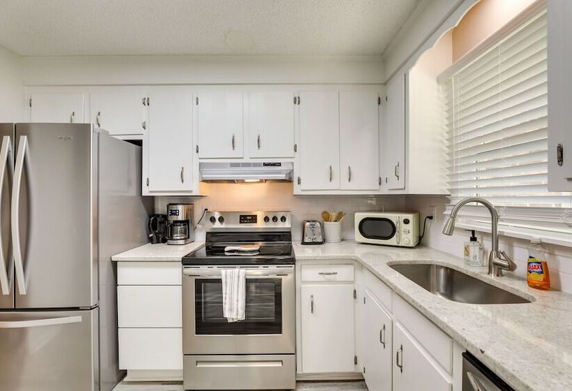 Summerville Vacation Rental: 4 Mi To Downtown!