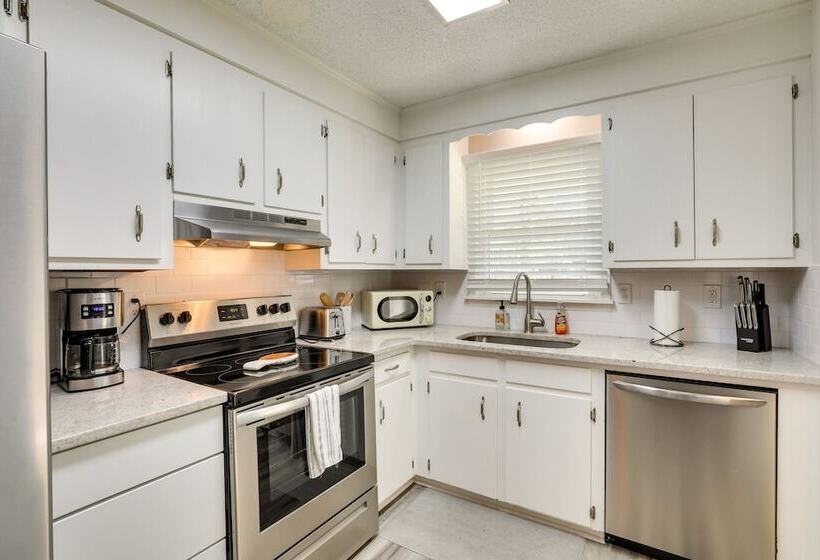 Summerville Vacation Rental: 4 Mi To Downtown!
