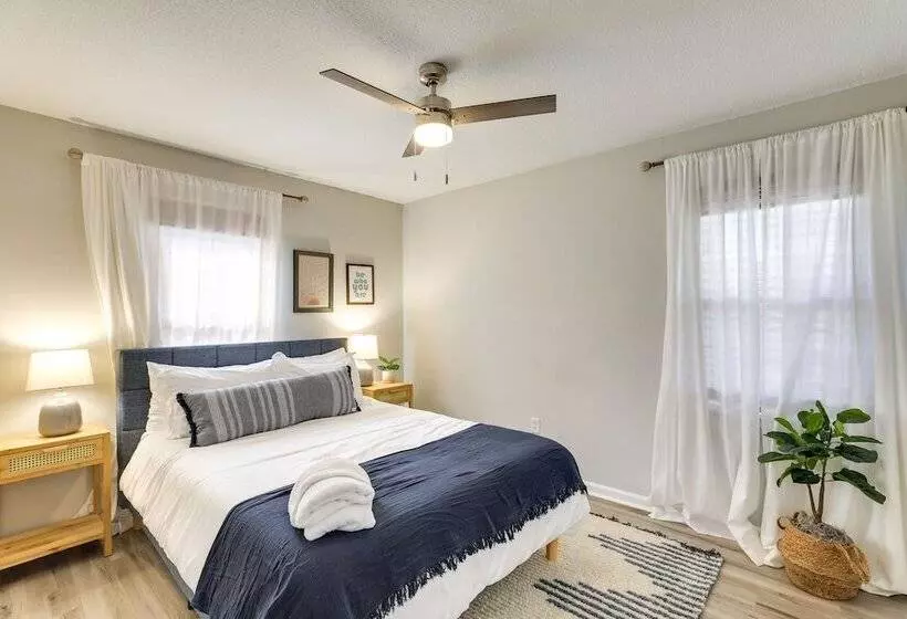 Summerville Vacation Rental: 4 Mi To Downtown!
