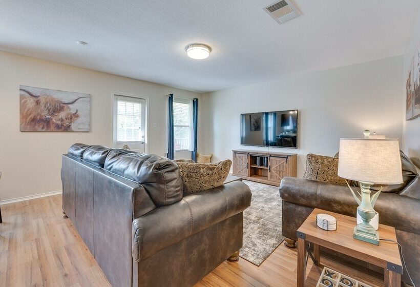 Sunny Universal City Home ~ 18 Mi To San Antonio!