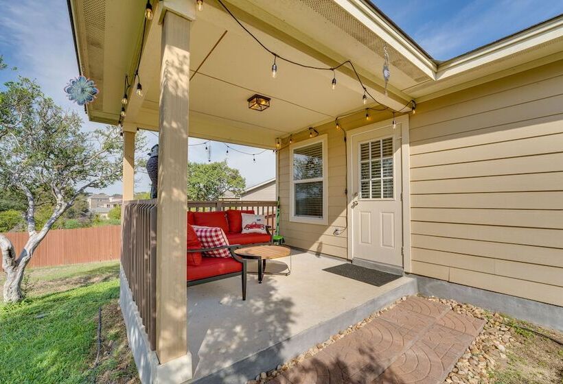 Sunny Universal City Home ~ 18 Mi To San Antonio!