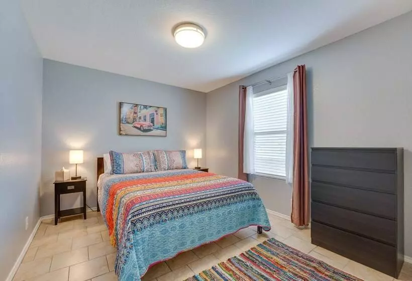 Sunny Universal City Home ~ 18 Mi To San Antonio!