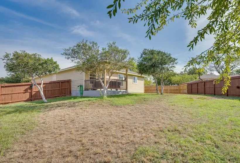 Sunny Universal City Home ~ 18 Mi To San Antonio!