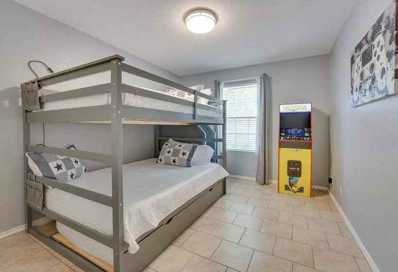 Sunny Universal City Home ~ 18 Mi To San Antonio!