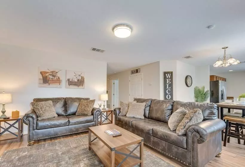 Sunny Universal City Home ~ 18 Mi To San Antonio!