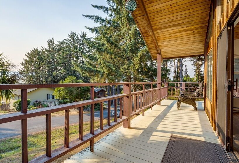 Tree Lined Gold Beach Retreat W/ Multiple Decks!