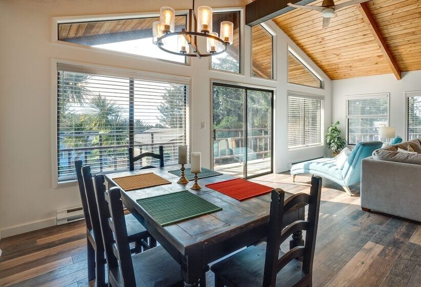 Tree Lined Gold Beach Retreat W/ Multiple Decks!