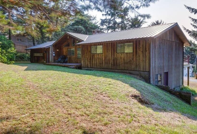 Tree Lined Gold Beach Retreat W/ Multiple Decks!